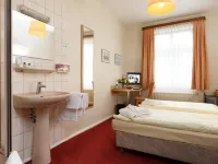 هوتل بين Hotels near قلعة سبانداو