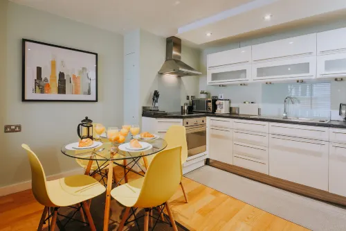 The Garden Apartment - Parking, Netflix , Wi-Fi & Beaches - Condos