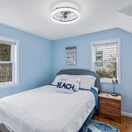Charlevoix, Amazing Location! Walk to Town, Beaches, Playgrounds and Restaurants