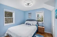 Charlevoix Home, Stroll to Town and Beaches