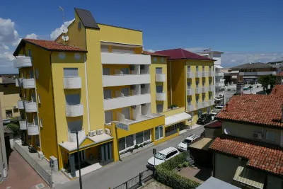 Hotel Nederland Hôtels à proximité de : Scogliera Viva