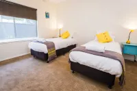 Indulge Homes - 77 Olive Hotels in Gol Gol