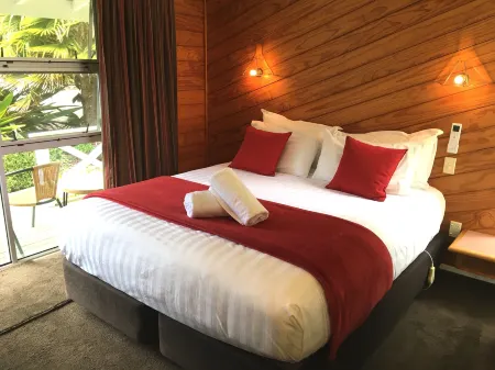 Colonial House Motel