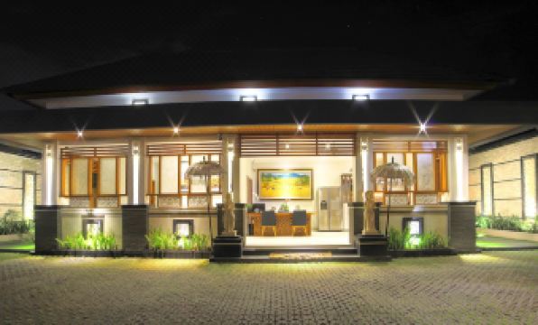 The Banyumas Suite Villa Legian