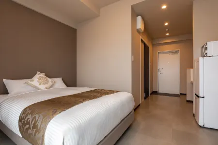 Mr.KINJO in GRAND BLUE CHATAN Отели рядом с достопримечательностью «Elsoltown Okinawa»