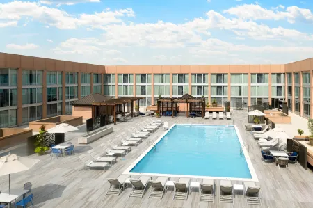 Hilton Washington DC National Mall the Wharf Отели рядом с достопримечательностью «Собор Святого апостола Матфея»