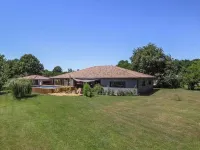 Villa Maya Uma Hotels in Vendays-Montalivet