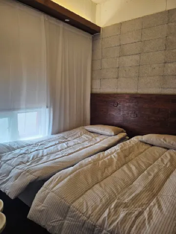 Travel Light Hostel 西面周辺のホテル