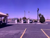 Days Inn by Wyndham Van Horn TX - Parking