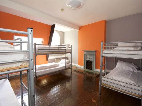 อัลบาทรอส แบคแพคเกอร์ส อิน