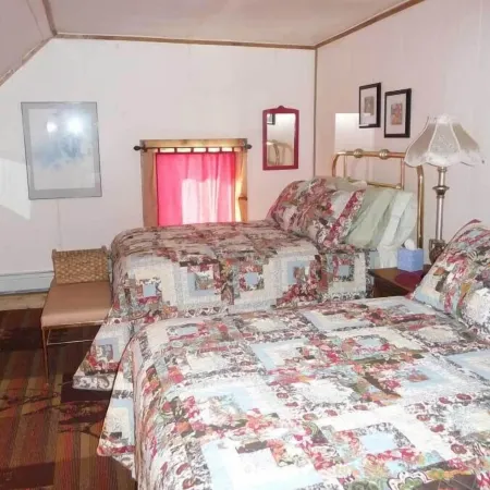 The Twin Lakes Inn