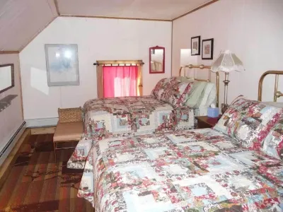 The Twin Lakes Inn