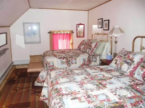 The Twin Lakes Inn