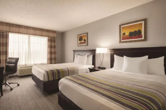 Country Inn & Suites by Radisson, West Bend, WI Hotels in 