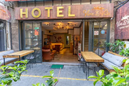 Viva la Vita Butik Otel Отели рядом с достопримечательностью «Kemeralti Market»