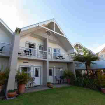 Quarry Lake Inn Hotel Exterior