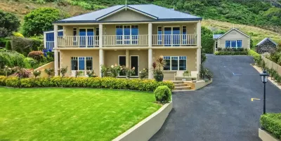 On the Terrace Hotels near The Arty Duck