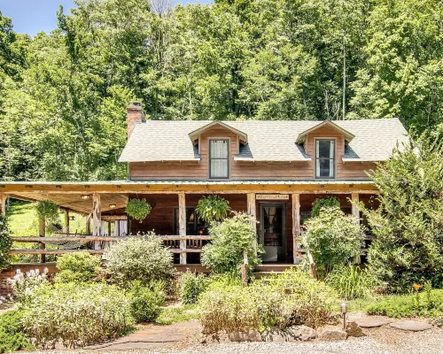 Butterfly Hollow B&B Hotels in Smith County