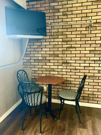 Valemount Hotel Отели в г. Валемаунт