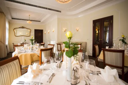 Hotel & Restaurant Goldener Pflug Отели в г. Людвигсбург