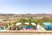 Ta Guljetta Villa Sleeps 8 with Pool - parking