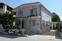PRETTY HOUSE