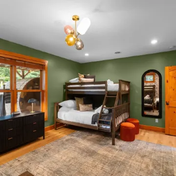 Luxury Chalet, Firepit, Sauna, Pet Friendly, 5 mins to Windham Mtn resort