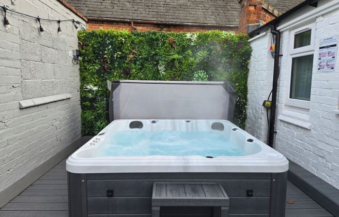 Centre Apartment - Sleeps 2 & Roof Top Hot Tub