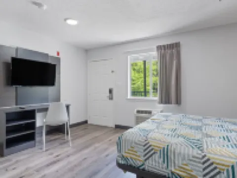 Southern Suites Pensacola Davis Hwy Hotels in Ferry Pass