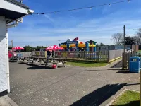 2-bed Seaside Retreat - Sleeps 4 & Parking