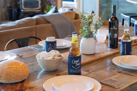 Golden Summit by AvantStay Stunning Secluded Cabin w Access to Tahoe Donner Отели в г. Траки