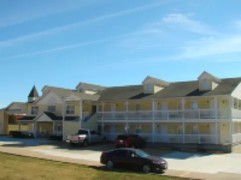 Honeysuckle Inn Hotels in Howell County