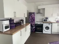 Skyline Self Service Hotels in Leigh