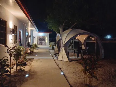 Wisroc Oasis Отели в г. Линден