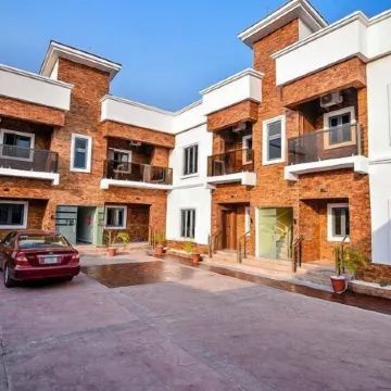 Kim Royals Hotel and Suites