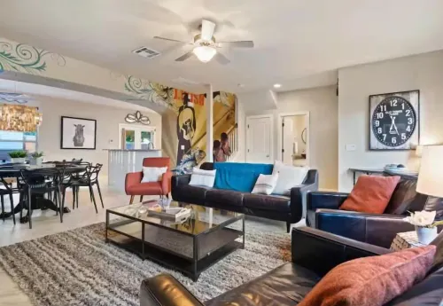 Downtown Single Malt Manor - Homestays