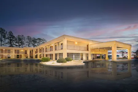 Days Inn by Wyndham Atlanta Stone Mountain Отели рядом с достопримечательностью «My Secret Garden»