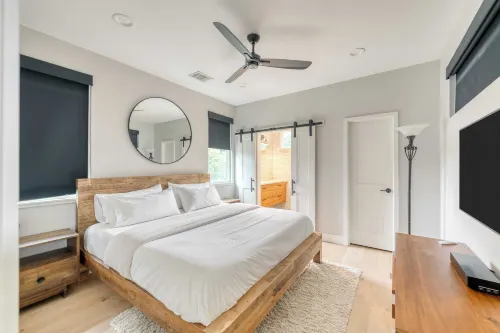 프라이빗 풀, 파이어핏, 파티오, 이스트 오스틴 다이닝, 음악, 예술, 벽화까지 걸어서 갈 수 있는