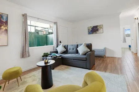 Cozy 2-Bedroom Retreat in Pacifi