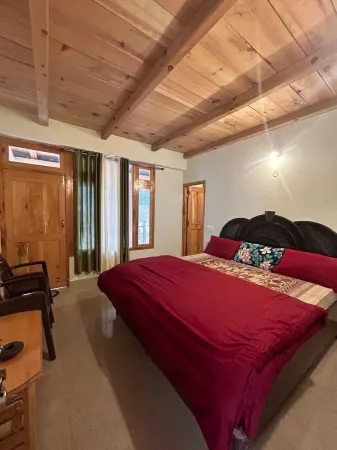 New Brahma Guesthouse Отели в г. Shamshi