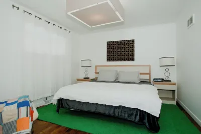Cozy Mid-Century Mod by Lake MI&Dunes with Hot Tub