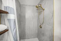 Spacious Studio: King Bed, Kitchenette & Full Bathroom and Board Games! Hotels near Terra Sur Cafe