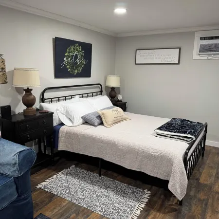 Unwind@839 says it all! Charming cottage in Lodi, a wine country destination.
