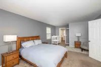 Large 5-bedroom house with WiFi and AC in welcoming neighborhood. Sleeps 12!