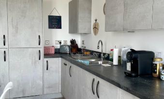 Modern Apartment All Amenities Greater London