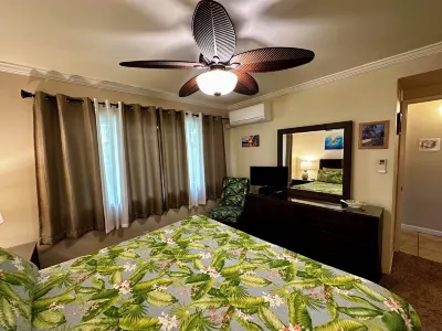 Summer Deals! Partial Ocean View Condo with Pool - Just Steps from the Beach. Hotel dekat Maui Hot Yoga