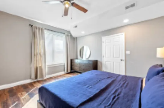 Stay STL-Huge Cheery 1BR-In Unit W/D-Parking โรงแรมใน