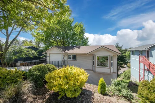 High Point Guesthouse - Next to Seattle Chinese Garden Hotels in White Center