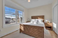 1 Block to Beach with Linens + Towels & Beach Badges