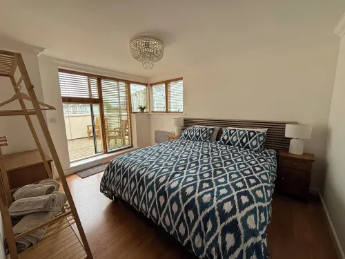 Millgrove House Apt 6 with balcony and stunning sea view